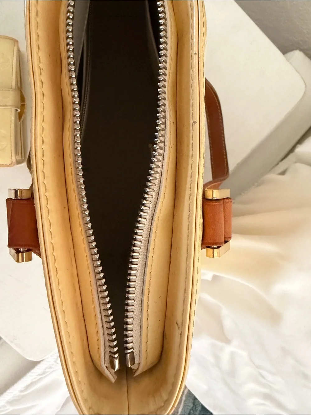Louis Vuitton Vernis Cream Patent Leather Tote with Wallet